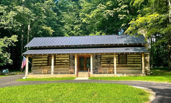 Glasgow Cabin | Glasgow Getaway w/Patio, Fireplace & Grill!