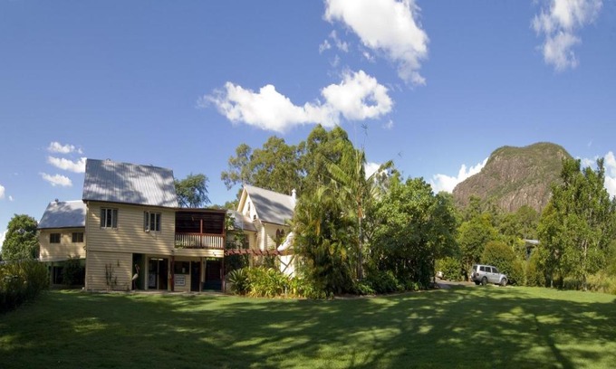 Glass House Mountains Cabin | Glass House Mountains Ecolodge