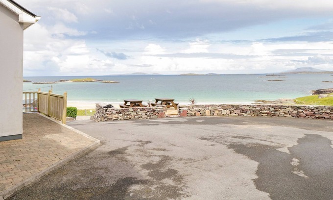 Glassillaun Cottage | GLASSILLAUN BEACH HOUSE, family friendly in Tully, County Galway