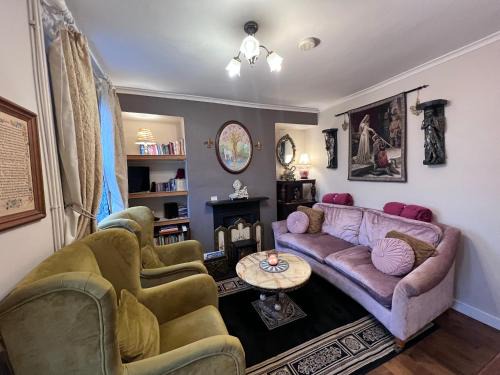 Glastonbury House | Glastonbury Rose Cottage