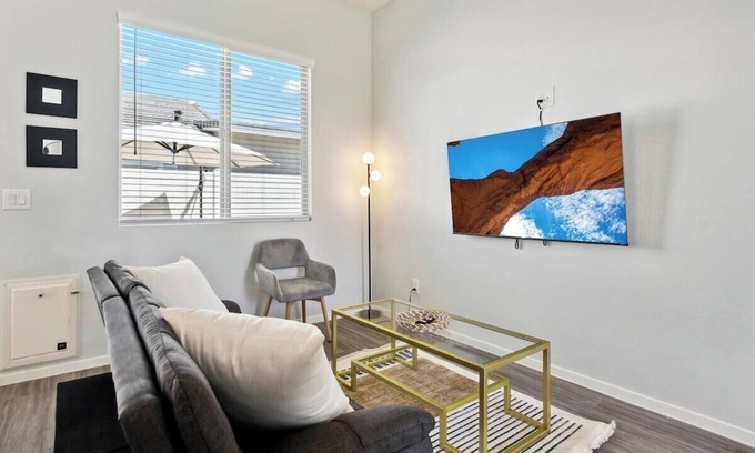 Sundance House | Gleaming Contemporary Home in Canopy w/Pool,BBQ