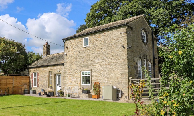 Skipton Cottage | GLEBE COTTAGE, family friendly, character holiday cottage in Skipton