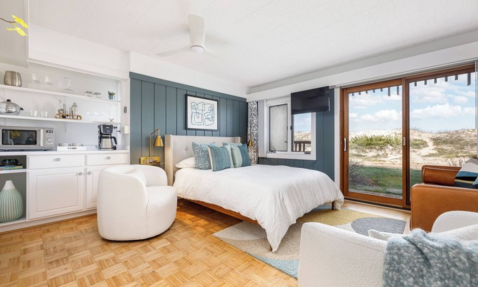 Glen Arbor Apartment | Glen Arbor Riverfront Retreat: Steps to Beach!