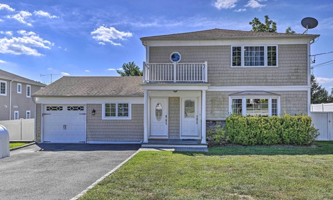 Glen Cove House | Glen Cove Home: Walk to Boardwalk + Dining!