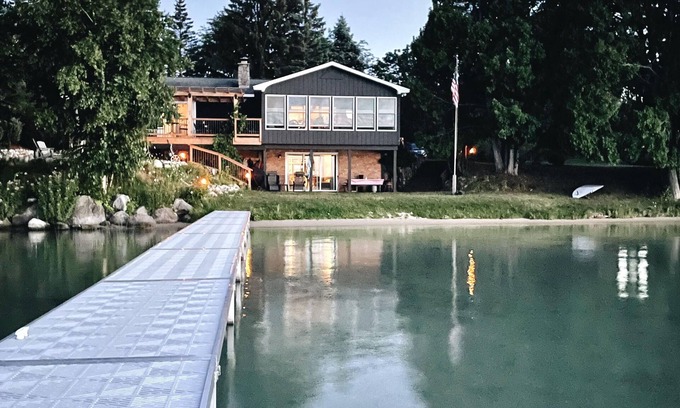 Empire Cottage | Glen lake Private frontage sleeps 10. 5 bedroom fireplaces! Color tour open