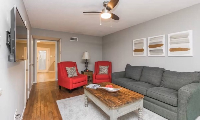 Briarwood Apartment | Glen Place-2 Bed Apt in Midtown Little Rock-Outdoor Hangout-Easy Parking