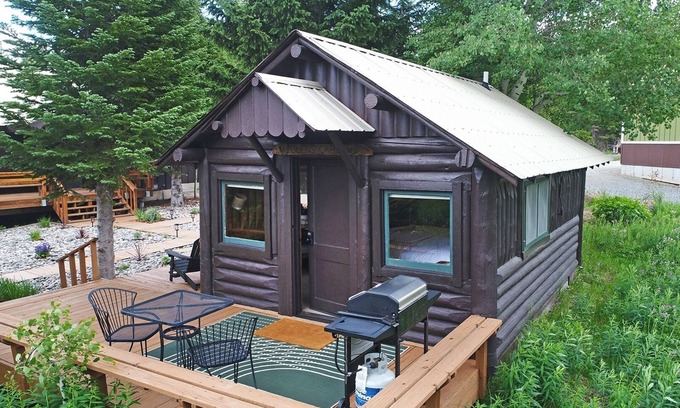 Lazy Acres Cabin | Glen's Cabin - Roam Property Management