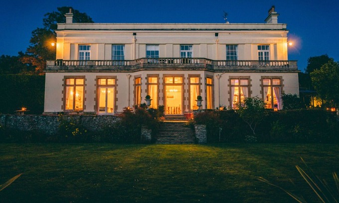 Cheltenham House | Glenfall House and in house caterer for Cheltenham races