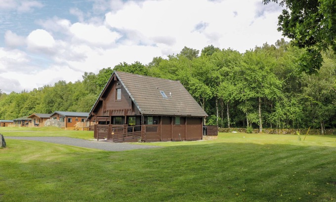 Dalbeattie Cottage | GLENISLE, pet friendly, with hot tub in Dalbeattie