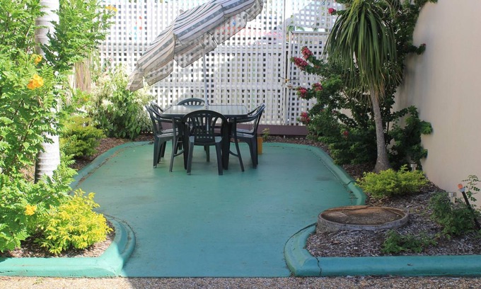 Norman Gardens Hotel | Glenmore Palms Motel