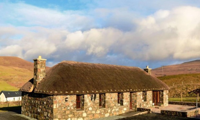 Uig House | Glenn Cottage by Interhome