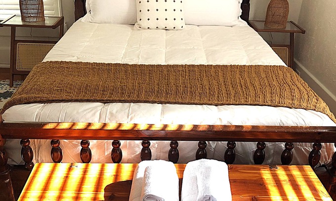 Chattanooga House | Glenn Falls Cottage with spectacular treetop views and access to the Glen Falls!