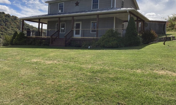 Harper House | Glennview: experience mountaintop views of the South Branch Potomac River Valley