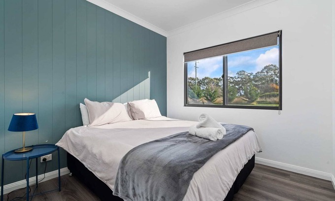 Forest Reefs House | Glenowrie Cottage - 1 King, 2 Singles Near Cadia