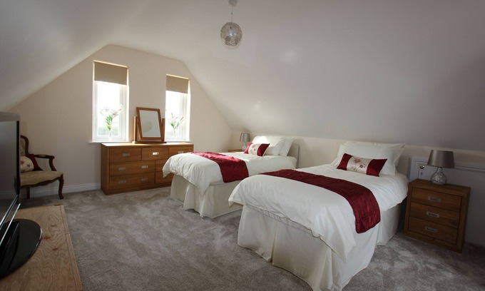 St Brides Cottage | Glenside Cottage with private hot tub