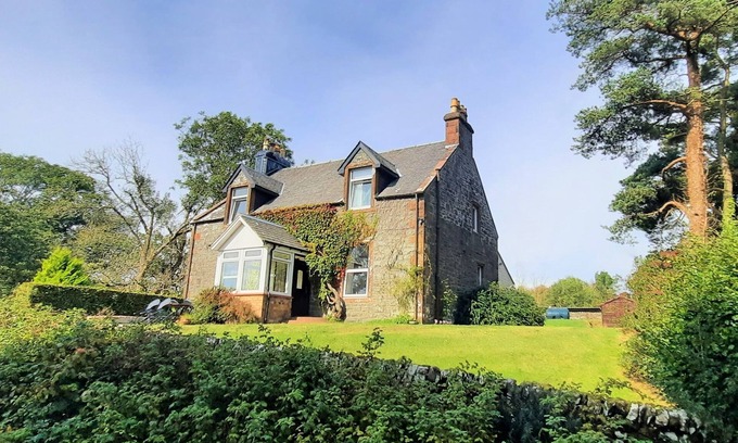 Kirkcudbright Cottage | Glenterry Farmhouse - a house that sleeps 6 guests in 3 bedrooms