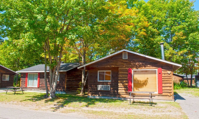 Algoma District Cottage | Glenview Cottages