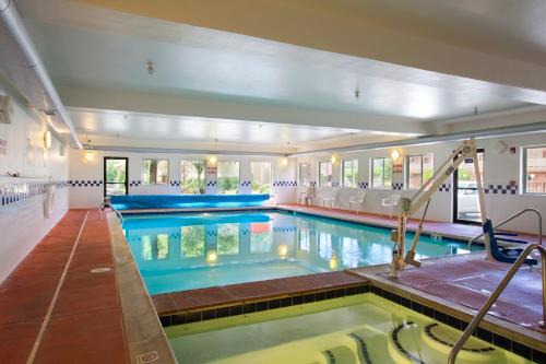 Glenwood Springs Hotel | Glenwood Springs Cedar Lodge