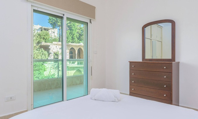 Aley Apartment | Glint 3-Bedroom Apartment & Balcony in Aley