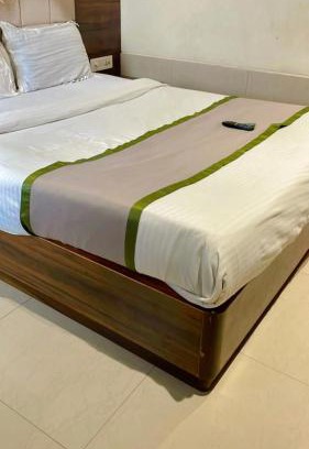 Vile Parle Hotel | Glitz Hotels Regal International - Nr International Airport Mumbai