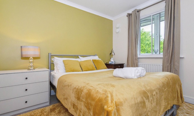 Hatfield Apartment | Global Boutique Relocation Ltd 2Bed -free parking