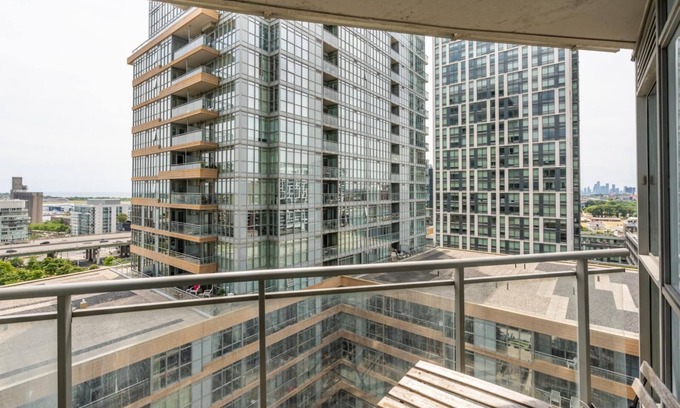 CityPlace Condo | GLOBALSTAY. Elegant Downtown Condo with Balcony