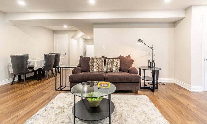 Central Erin Mills Apartment | GLOBALSTAY . Mississauga Sweet Basement For Family