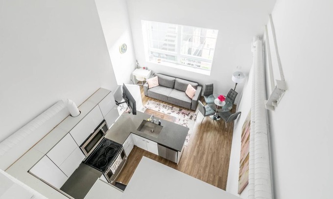 Kirkendall North Apartment | GLOBALSTAY Rosebud 2Br Loft Free Parking Gym