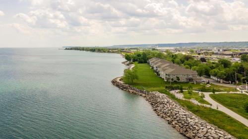 Stoney Creek House | GLOBALSTAY Waterfront 20Ppl 5 Bedroom Townhouse Hot tub Sauna