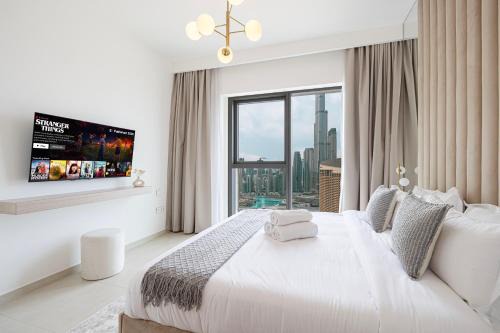 Bur Dubai Apartment | Glorious Burj Khalifa and Fountain views