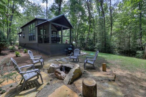 Monteagle House | Glorious Cabin with Barbecue and Fire Pit in Monteagle, Tennessee