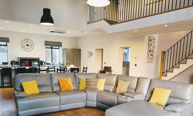 Coberley House | Glorious Cotswold Coach House, for Families, Get-togethers