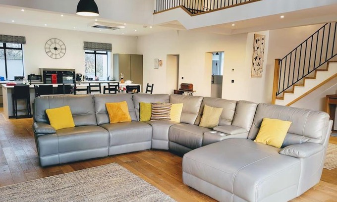 Coberley House | Glorious Cotswold Coach House - Ideal for Cheltenham Races