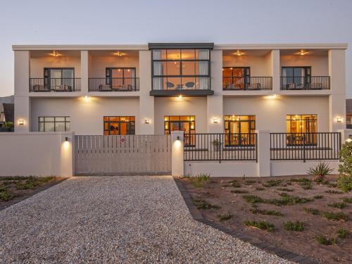 Sandbaai House | Glow Boutique Suites & Guesthouse