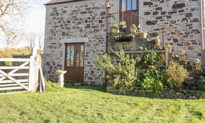 Newquay House | GLUVIAS, pet friendly, character holiday cottage in Quintrell Downs