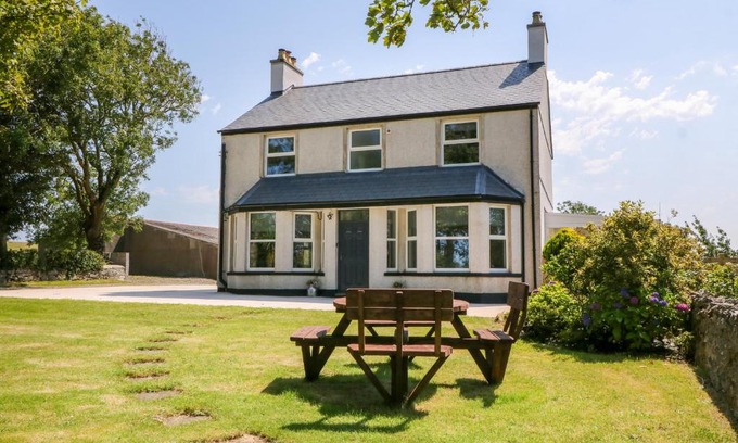 Rhosgoch House | Glyn Ewryd