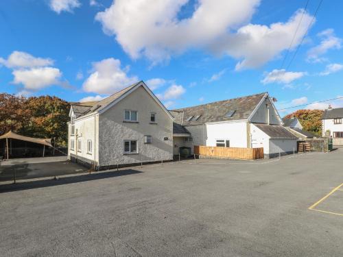 Dol-y-Gaer House | Glyntawe Outdoor Centre