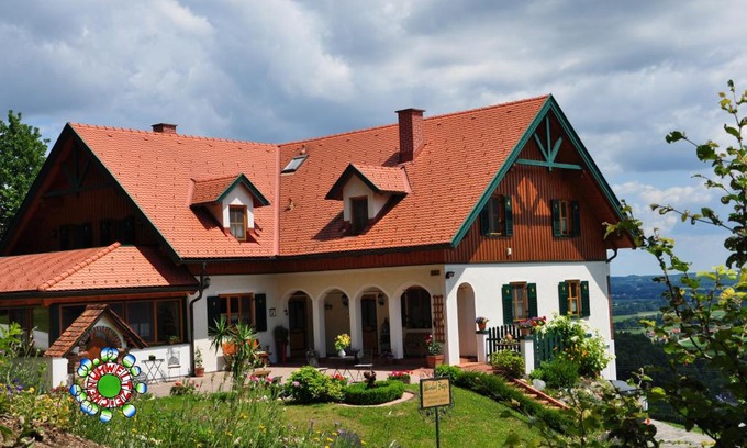 Loipersdorf bei Fuerstenfeld Bed & Breakfast | Gmiatliche Stubm