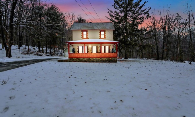 Tannersville House | Gnome Sweet Home! Camelback Home w/Hidden Gnomes!