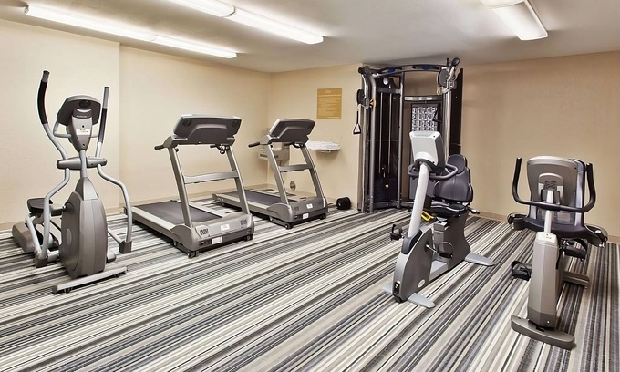 Las Colinas Hotel | Go for a Walk in Thomas Jefferson Park! Pets-Allowed, Kitchen, Private Parking!