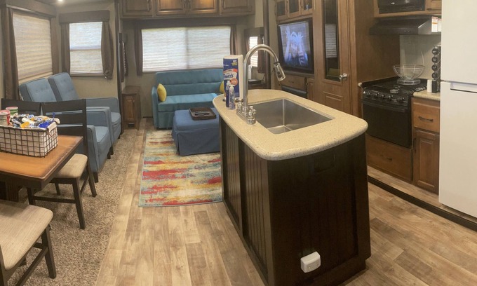 French Quarter House | Go Glamping! Waterfront Lake Conroe, Luxury RV, just bring suitcase