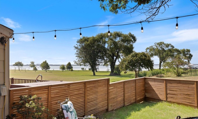 Rowlett House | Go jump in the Lake-Ray Hubbard