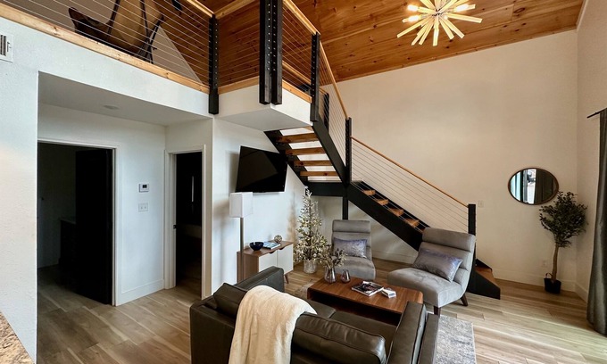 Gatlinburg - Pigeon Forge Cottage | Go Vols - 50 minute drive! - 2