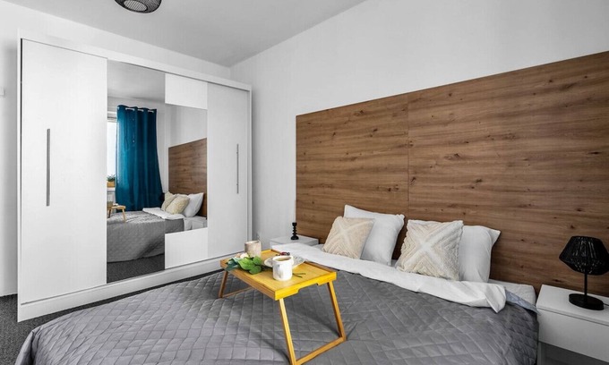 Goclaw Apartment | Gocław Retreat with Balcony - River & Park Nearby by Rentujemy