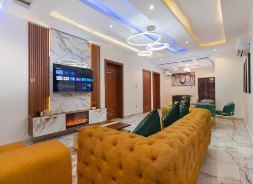Ikeja Bed & Breakfast | God's Touch Apartments Remi Fani Kayode GRA. Ikeja