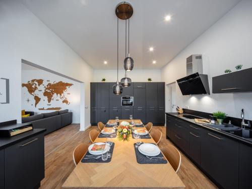 Aue Apartment | Goethe Palais Suite Anna Amalia l 1-8P l Lift l Parkplatz