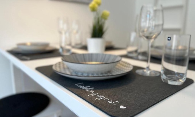 Aue Apartment | Goethe Palais Suite Charlotte 4P l Lift I ParkplatzI Zentrum I Helios