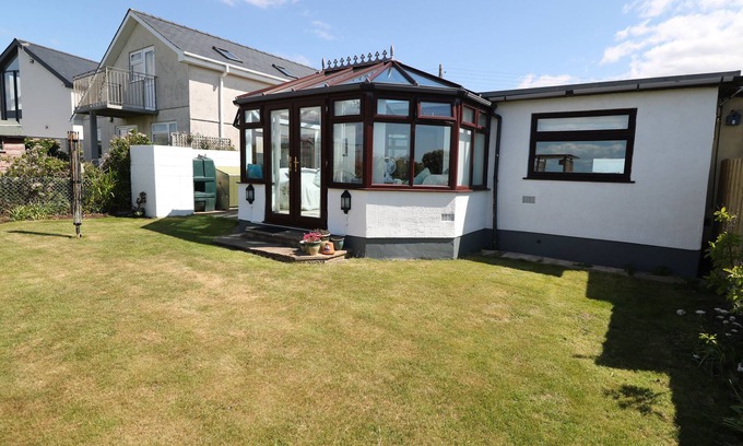 Llandanwg Cottage | GOETRA, pet friendly, country holiday cottage in Llandanwg
