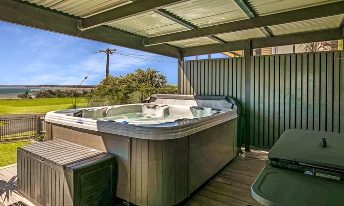 Coronet Bay House | Goku's Shack - Rural and water views with a spa