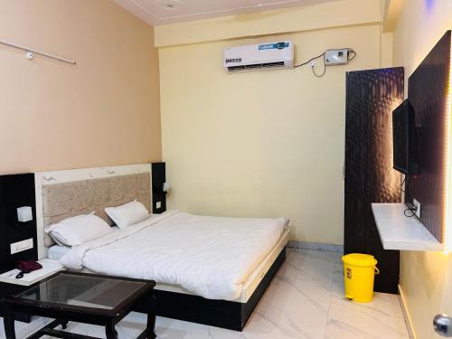 Naugarh Hotel | Gokul dham